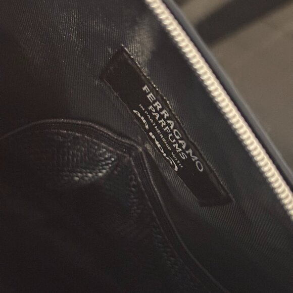 Ferragamo Blue Cosmetic Amenity Bag Skincare Kit First Class Air India New - Picture 3 of 8